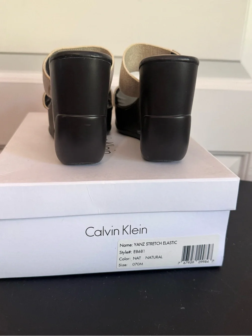 Calvin Klein Women's Yanz Wedge Sandals Size 7M